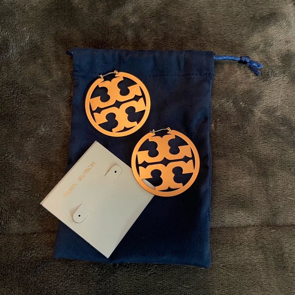 Tory Burch Logo Earrings Rose Gold